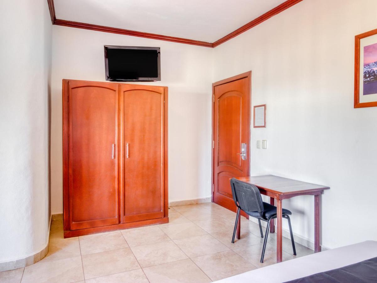 Monte Salerno Hotel & Suites Montemorelos Eksteriør bilde