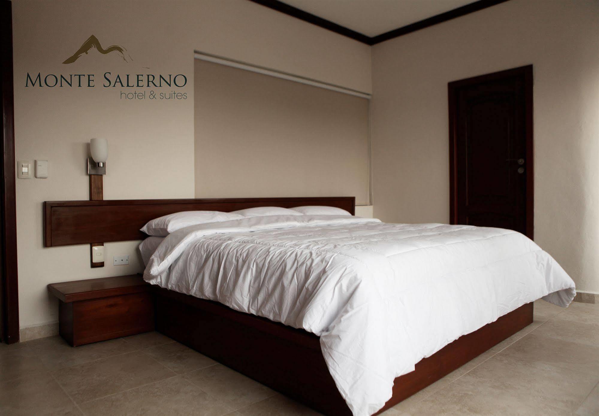 Monte Salerno Hotel & Suites Montemorelos Eksteriør bilde