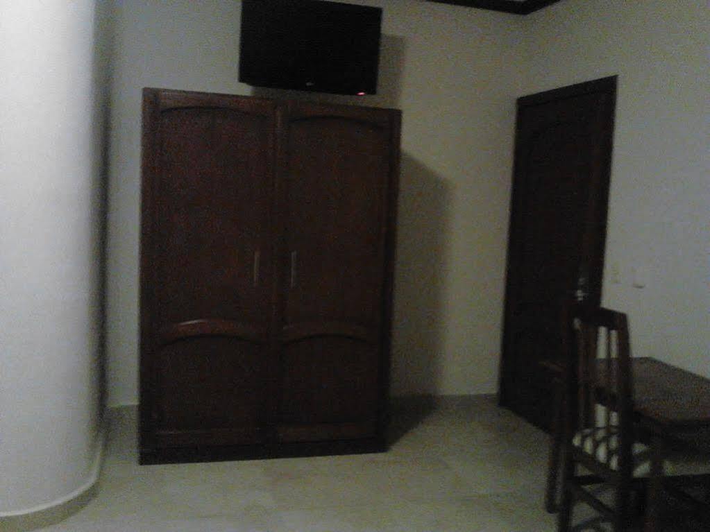 Monte Salerno Hotel & Suites Montemorelos Eksteriør bilde