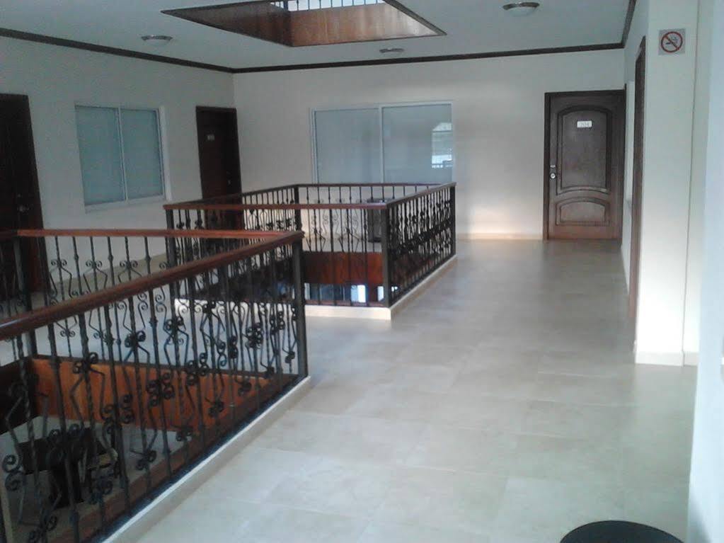 Monte Salerno Hotel & Suites Montemorelos Eksteriør bilde