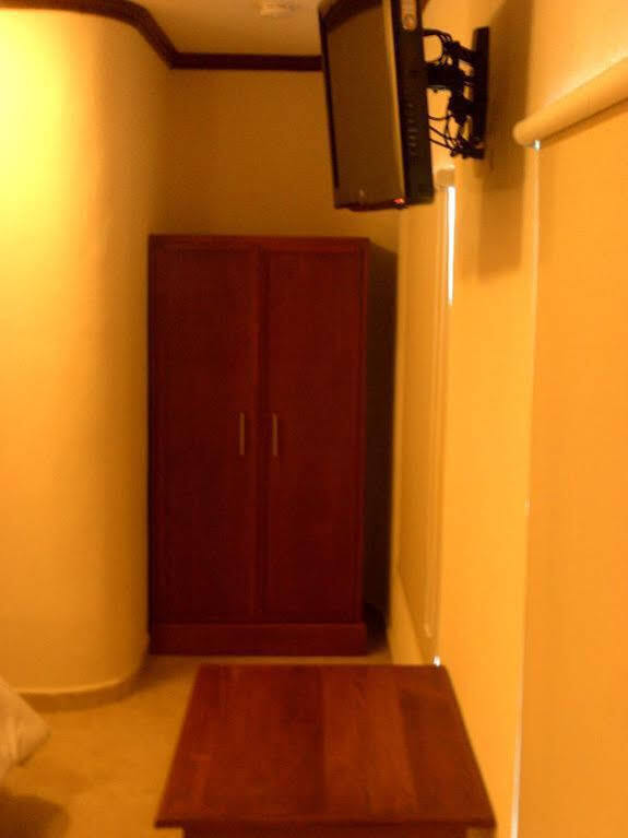 Monte Salerno Hotel & Suites Montemorelos Eksteriør bilde