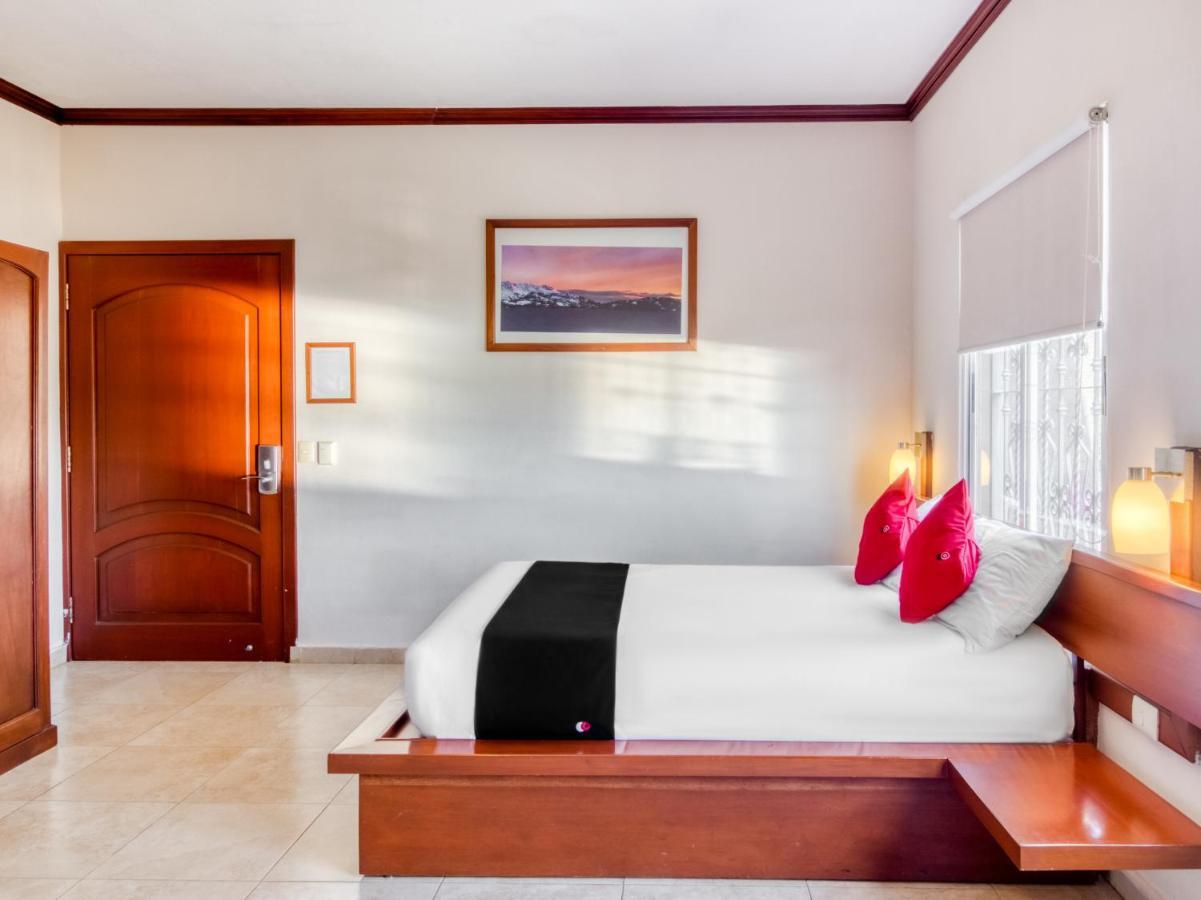 Monte Salerno Hotel & Suites Montemorelos Eksteriør bilde
