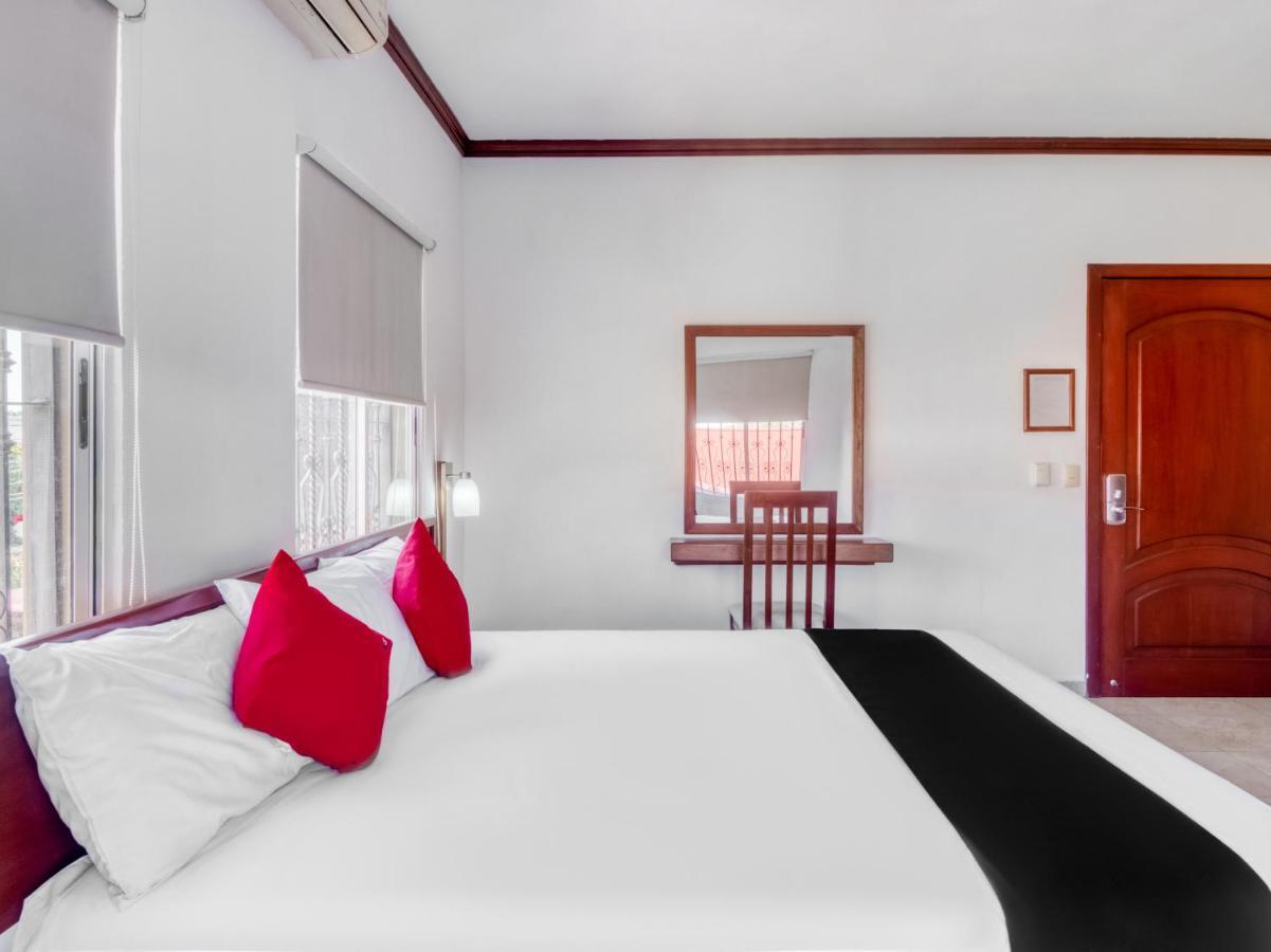 Monte Salerno Hotel & Suites Montemorelos Eksteriør bilde