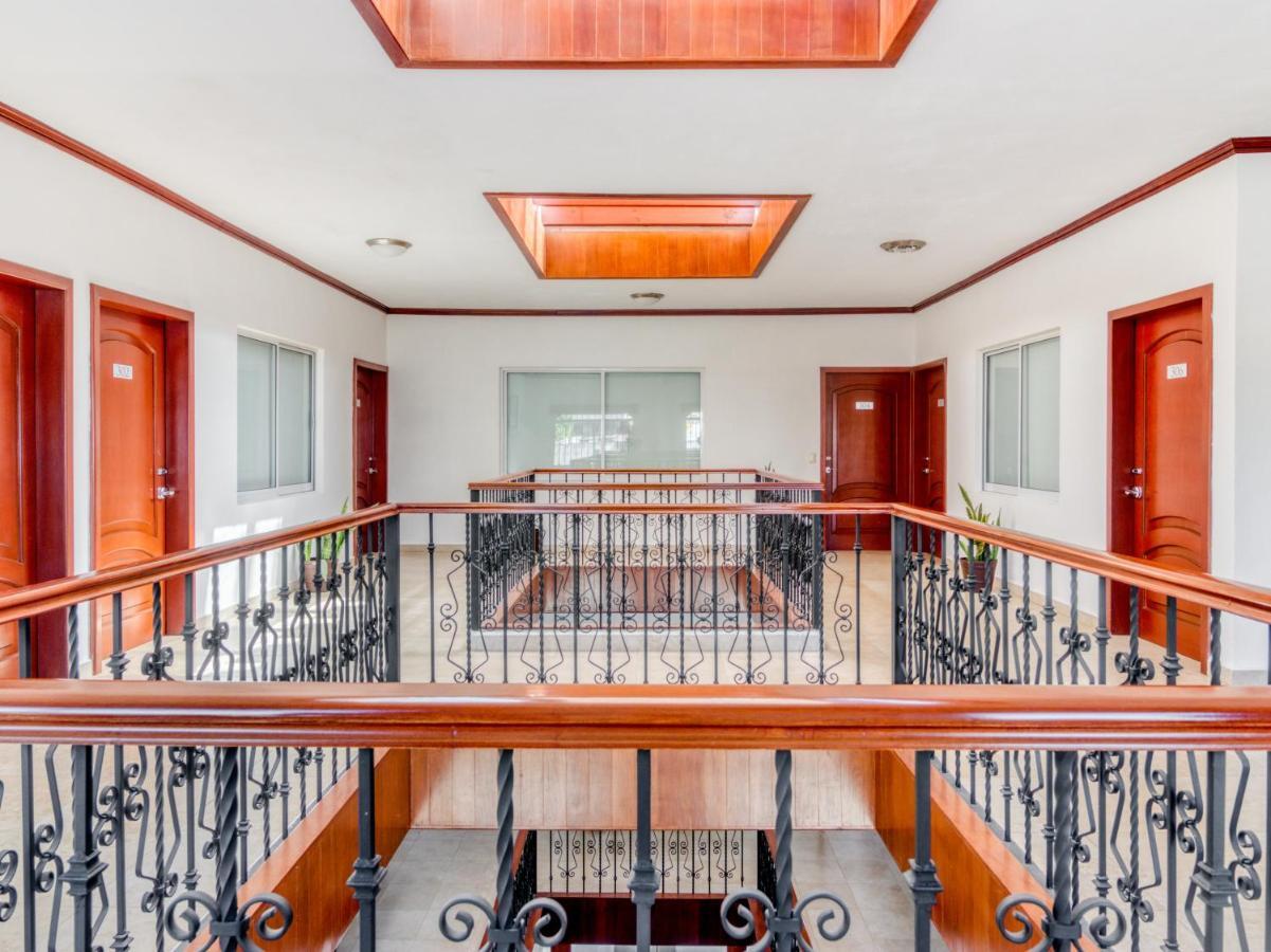 Monte Salerno Hotel & Suites Montemorelos Eksteriør bilde