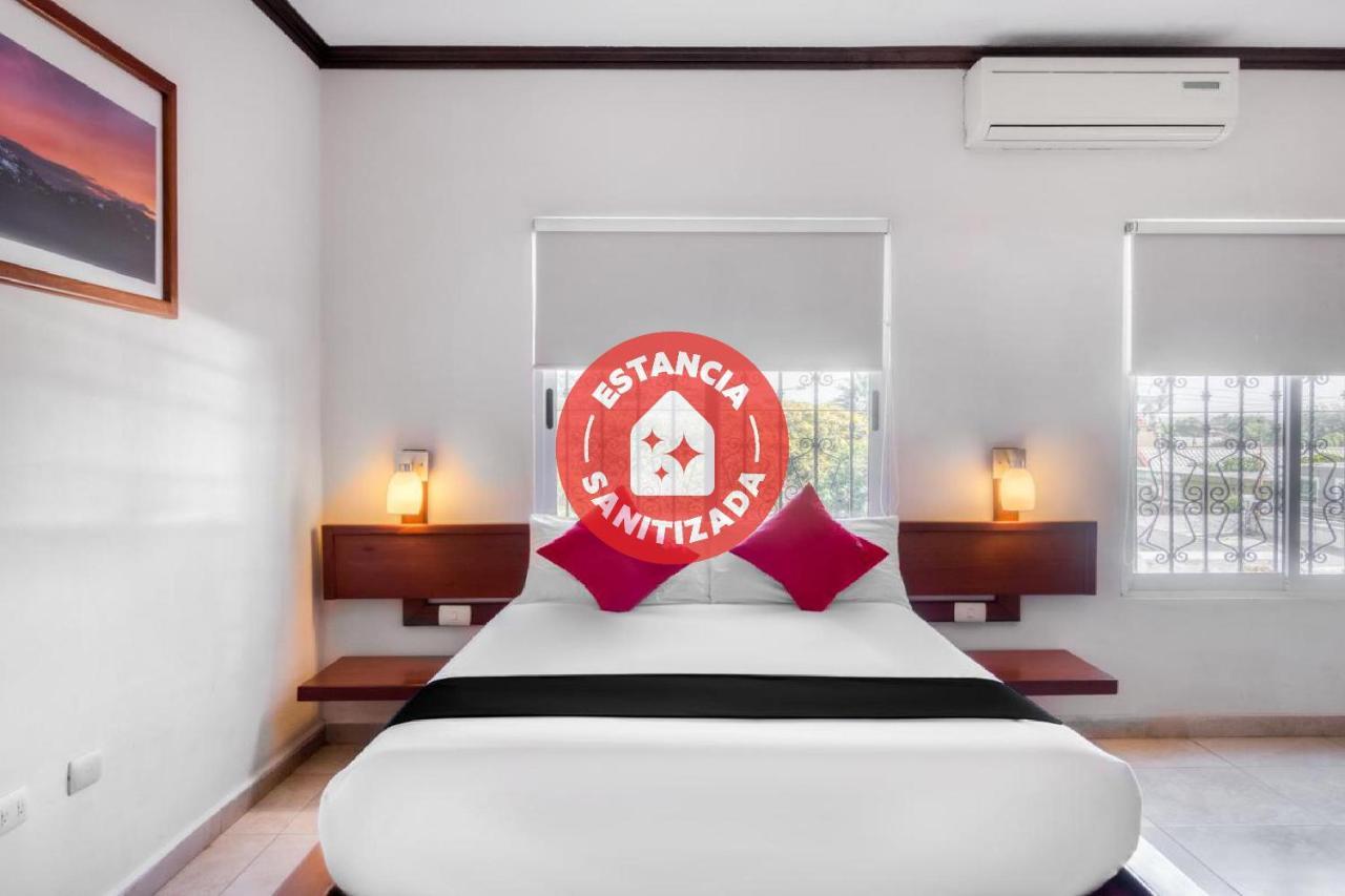 Monte Salerno Hotel & Suites Montemorelos Eksteriør bilde